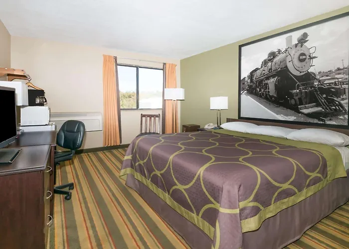 Super 8 By Wyndham Topeka/Wanamaker Rd/I-70