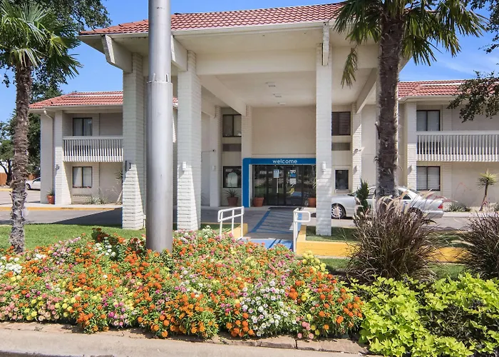 Motel 6-Addison, Tx - Dallas