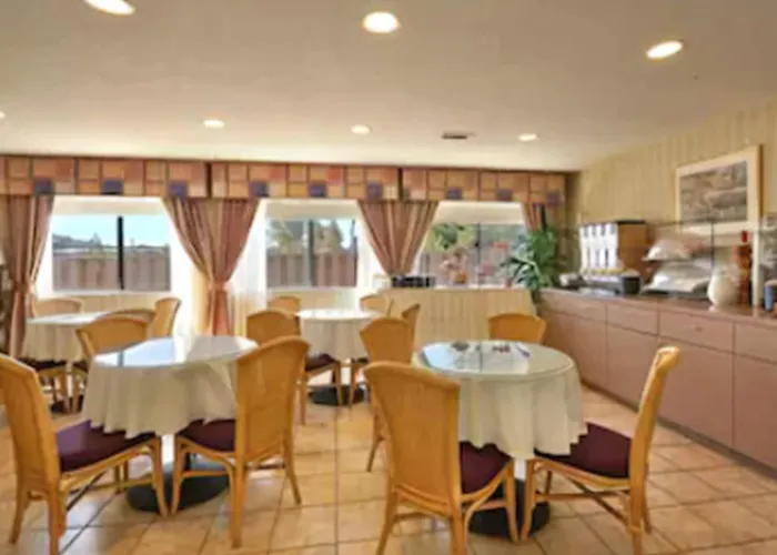 Days Inn By Wyndham San Marcos