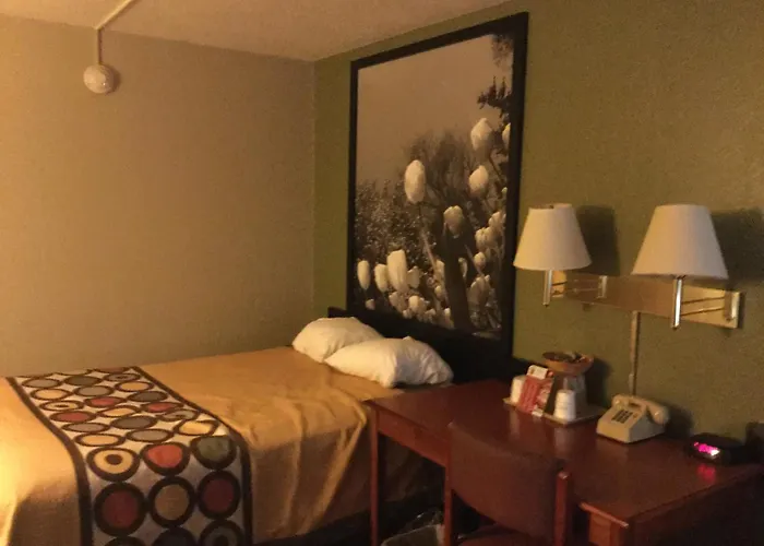 Super 8 By Wyndham Youngstown/Austintown