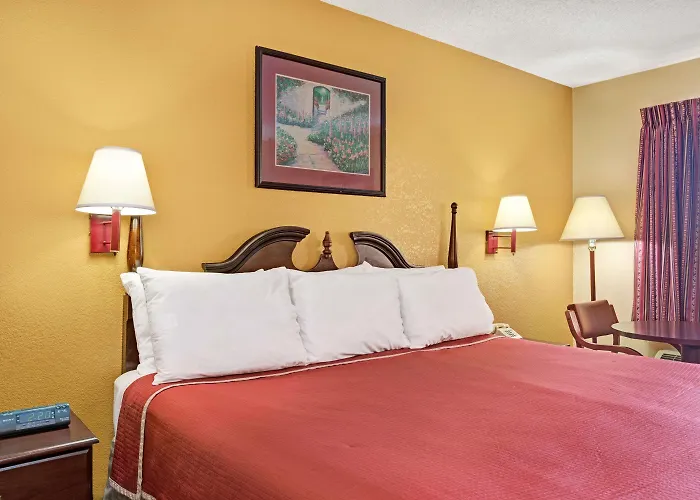 Travelodge By Wyndham Forest Park Atlanta South