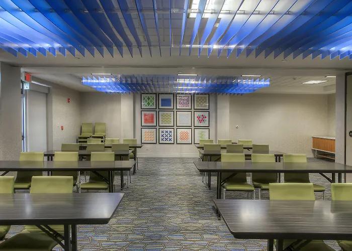 Holiday Inn Express & Suites Tempe By Ihg