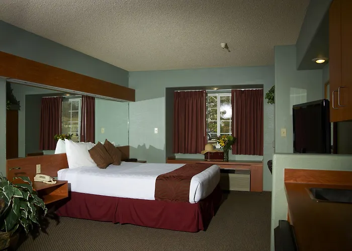 Monument Inn & Suites