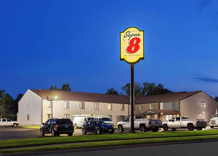 Super 8 By Wyndham Sun Prairie/Madison E Motel