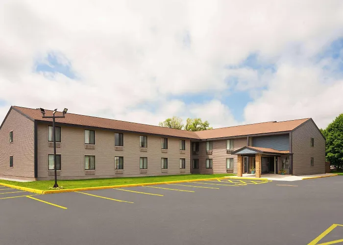 Super 8 By Wyndham Sun Prairie/Madison E Motel