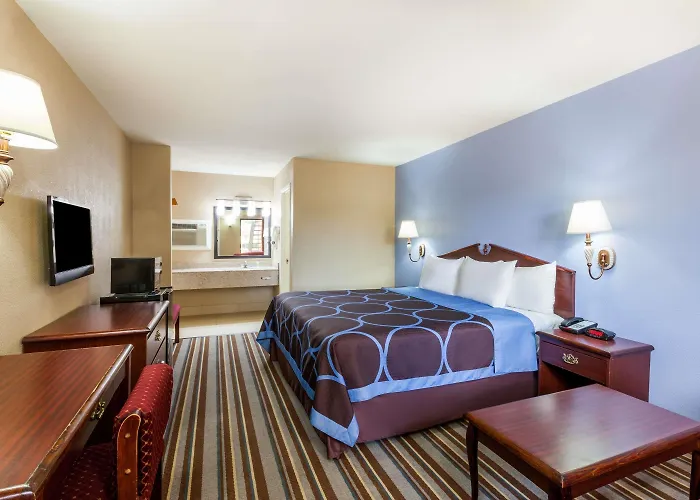 Super 8 By Wyndham Mt. Pleasant Tx
