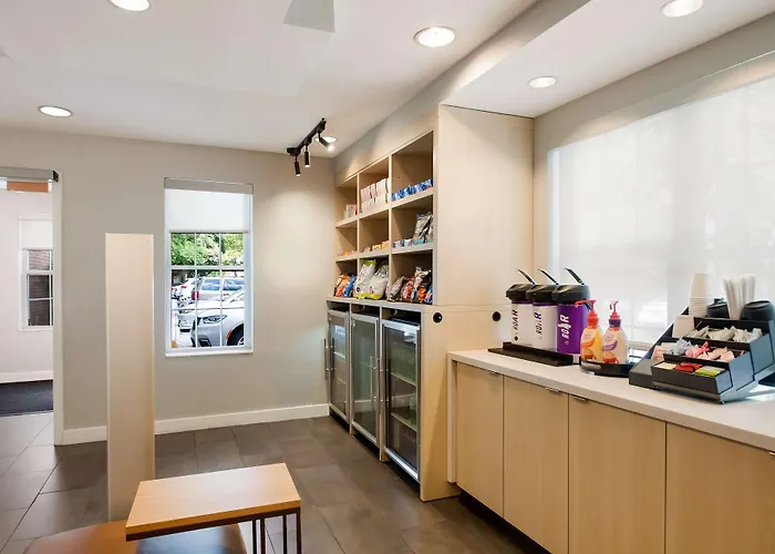 Sonesta Simply Suites Falls Church