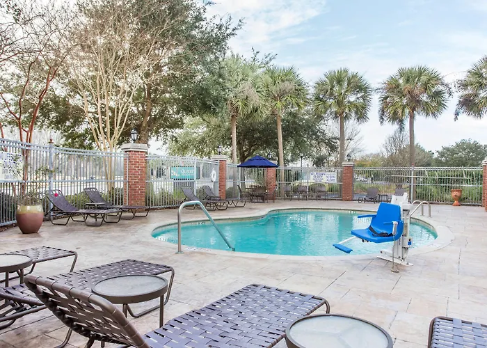 Comfort Inn & Suites Patriots Point