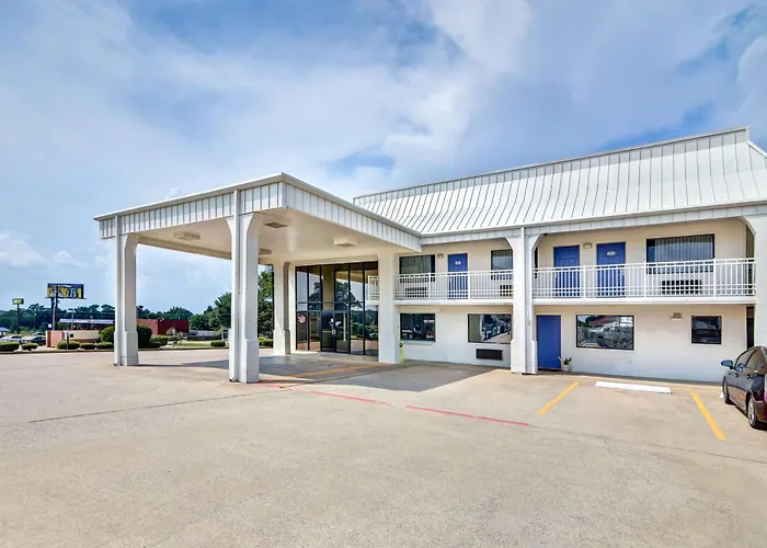 Motel 6-Lindale, Tx
