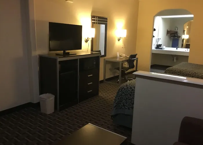 Days Inn & Suites By Wyndham Houston North - Spring