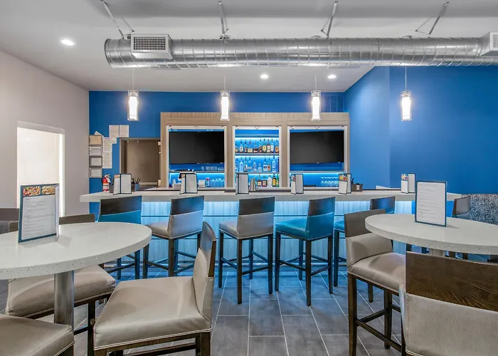 Clarion Inn & Suites Dfw North
