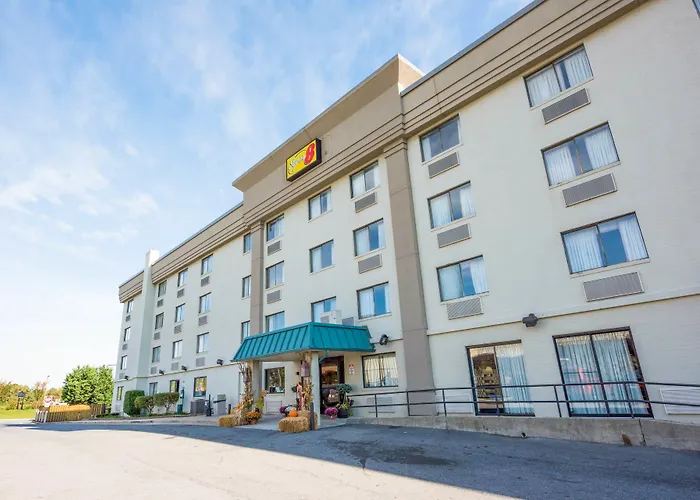 Super 8 By Wyndham Frederick