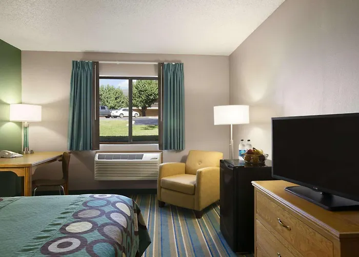 Super 8 By Wyndham Batesville