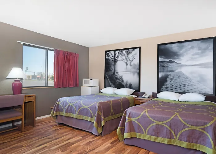 Super 8 By Wyndham Marshall Mn