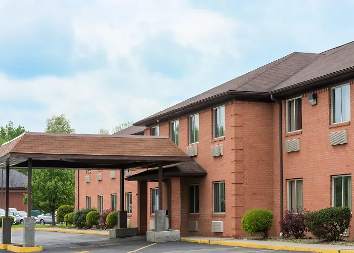 Super 8 By Wyndham Fairmont