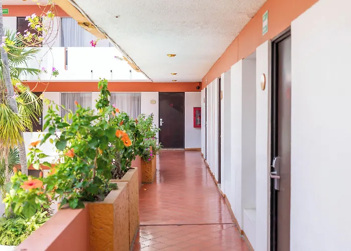 Hotel Azteca Inn