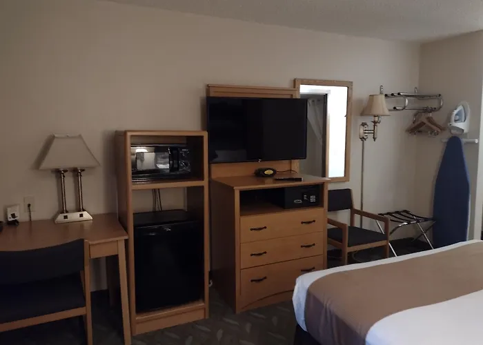 Super 8 By Wyndham Monroe Wi