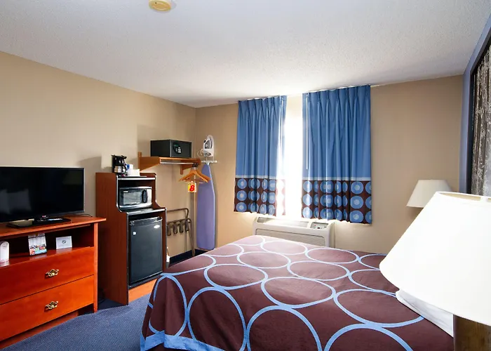 Super 8 By Wyndham Adrian