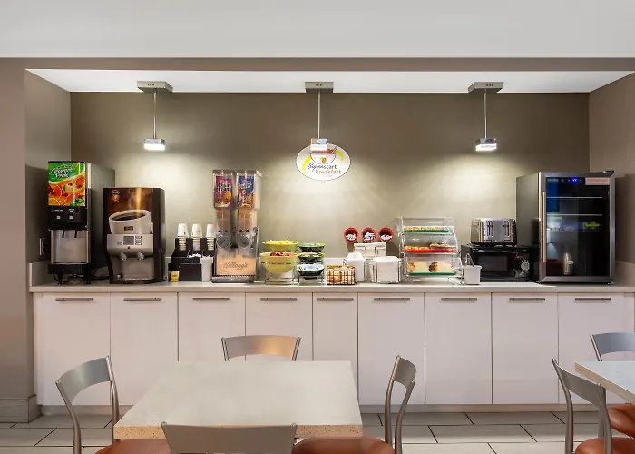 Super 8 By Wyndham Ottawa