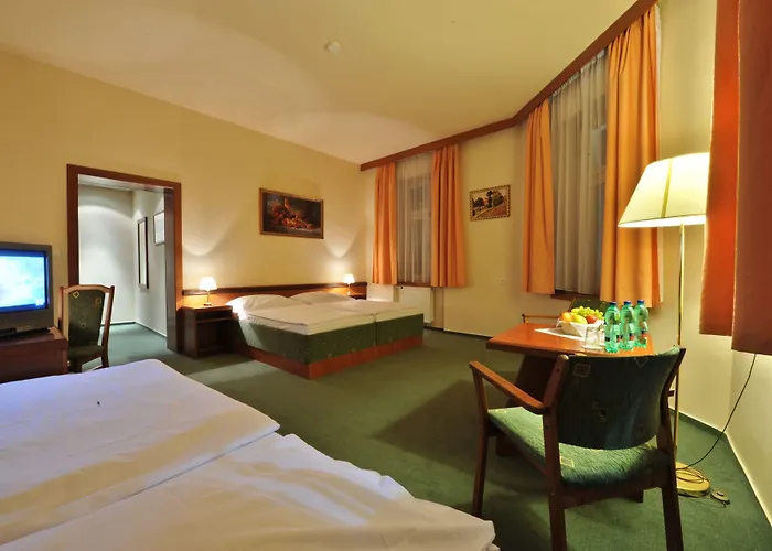 Three Crowns Hotel