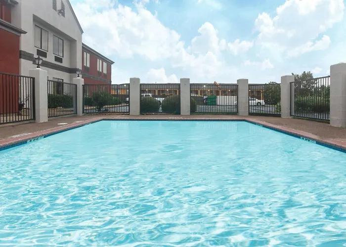 Super 8 By Wyndham Southaven
