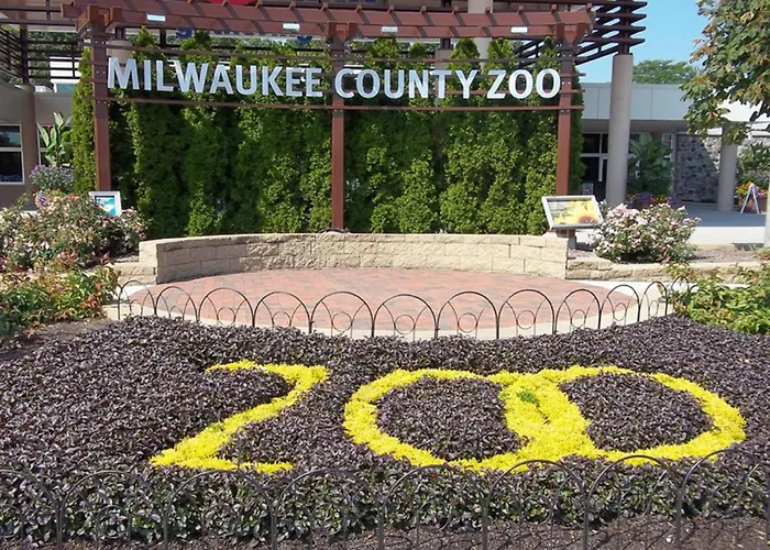 Holiday Inn Hotel Pewaukee-Milwaukee West By Ihg