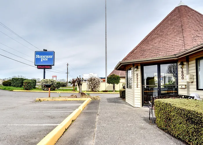 Oyo Woodland Hotel And Suites