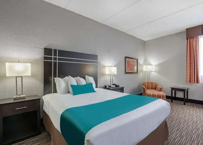 Best Western Waukesha Grand Pewaukee