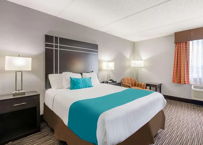 Best Western Waukesha Grand Pewaukee