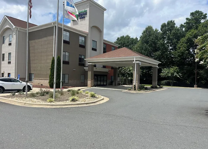Holiday Inn Express Hotel & Suites Albemarle