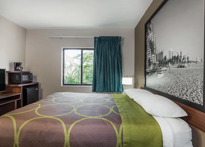 Super 8 By Wyndham Pompano Beach