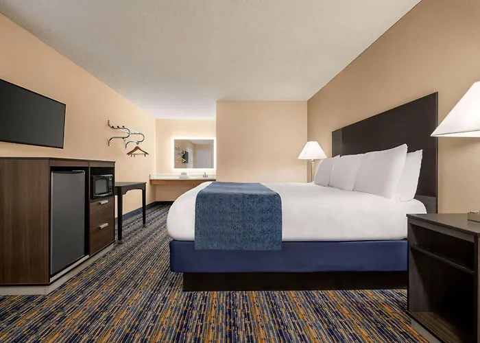 Super 8 By Wyndham Lindsay Olive Tree
