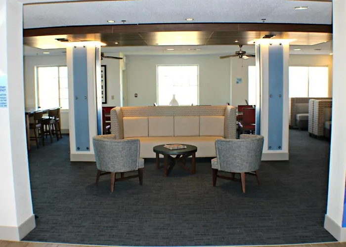 Holiday Inn Express & Suites Plainview By Ihg