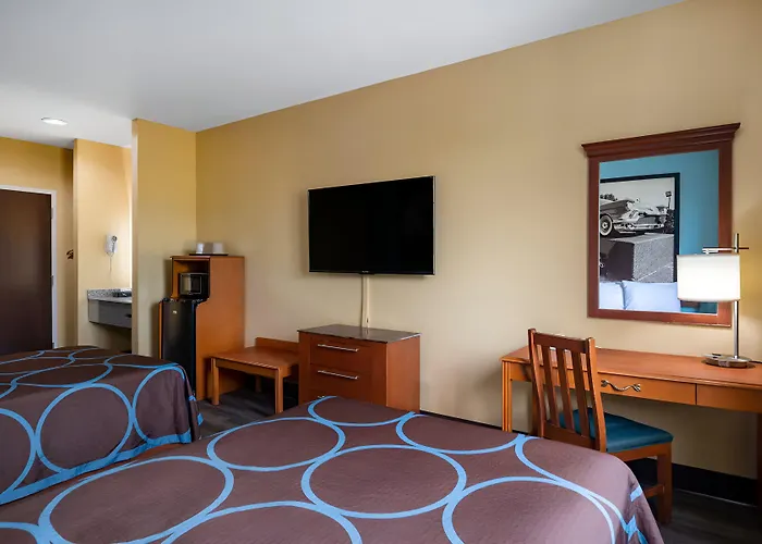 Super 8 By Wyndham Salisbury