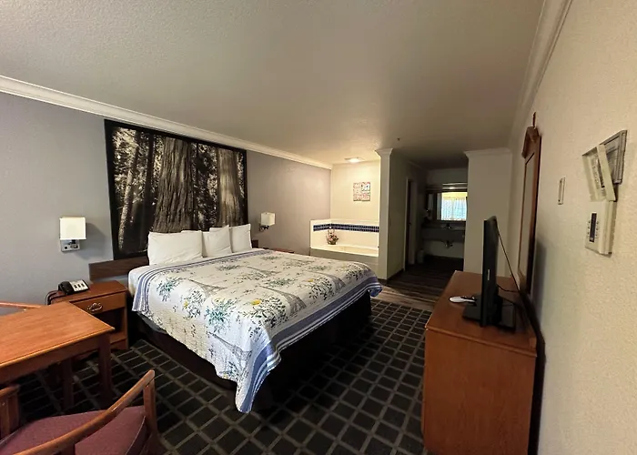 Creekside Inn & Suites