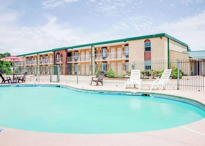 Days Inn By Wyndham Monett
