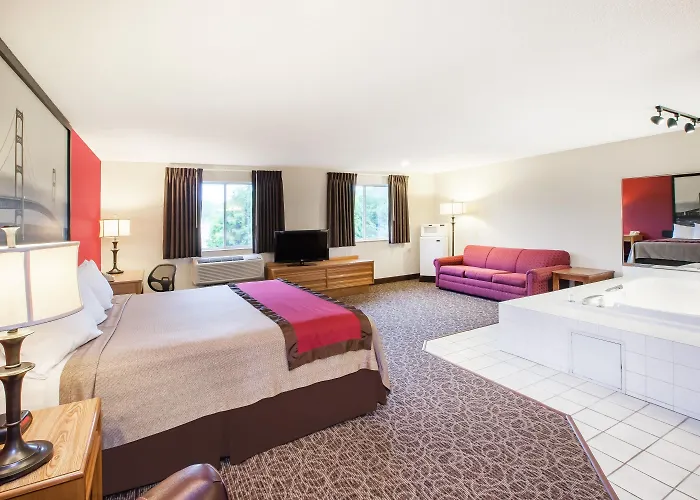 Super 8 By Wyndham West Branch
