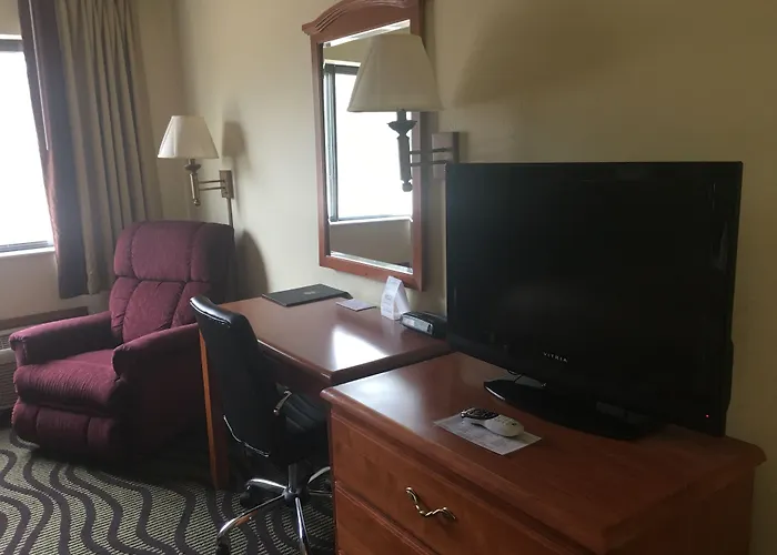 Super 8 By Wyndham Newton