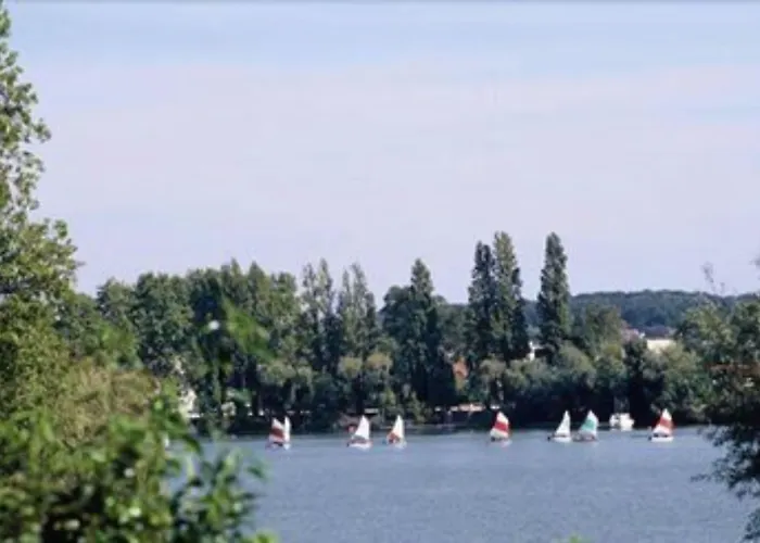 Logis - Hotel & Restaurant Des Lacs Paris Sud