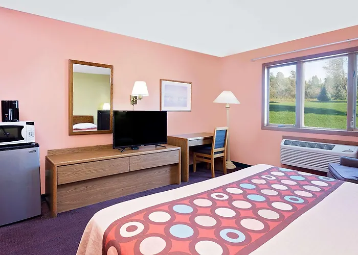 Super 8 By Wyndham Sturgeon Bay