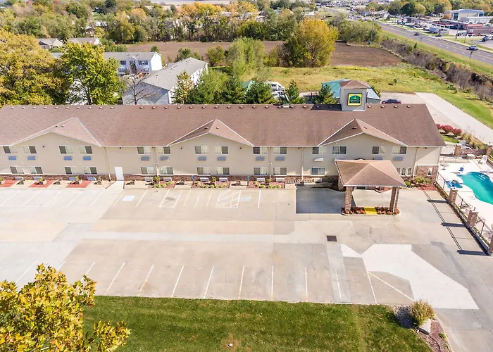 Wamego Inn And Suites