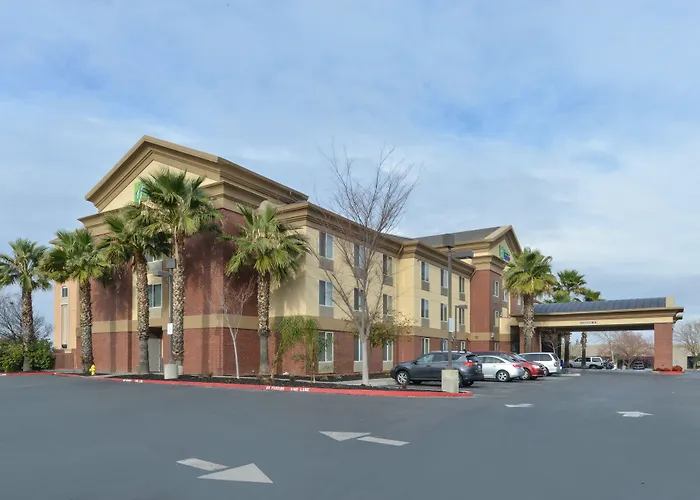 Holiday Inn Express Woodland By Ihg
