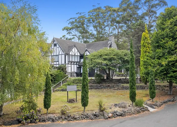 The Fox And Hounds Historic Hotel