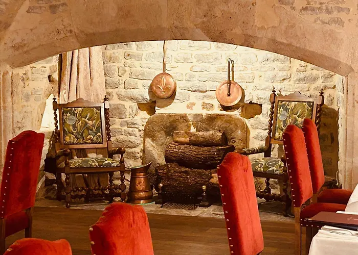 Hôtel-Restaurant Le Manoir De Montesquiou