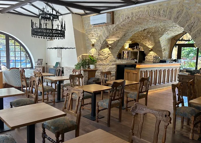 Hôtel-Restaurant Le Manoir De Montesquiou