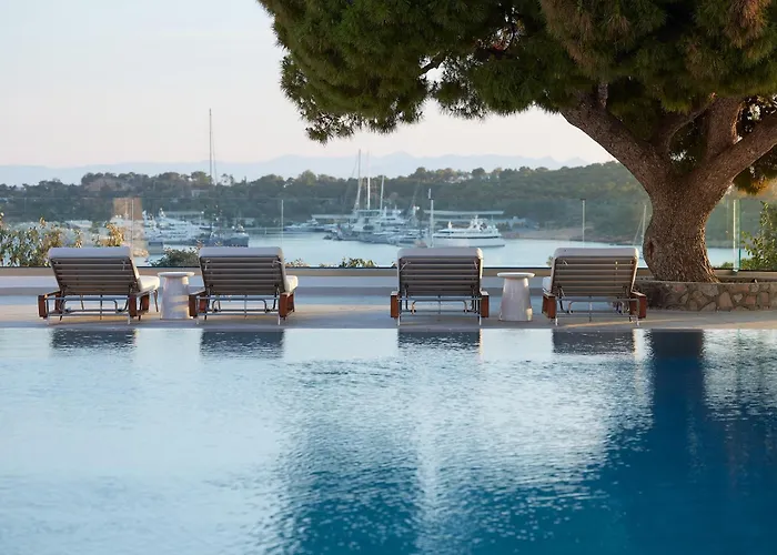 The Roc Club, A Hotel To Live