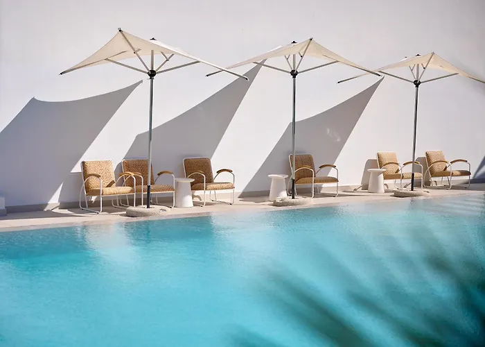 The Roc Club, A Hotel To Live