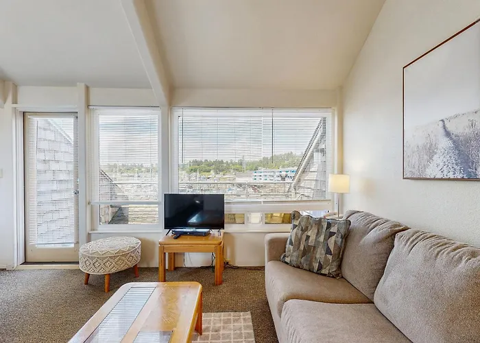 Harbor Hideaway #C301