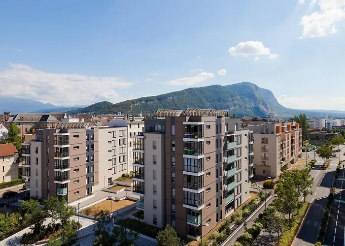 Comfort Triple Room Near Geneva