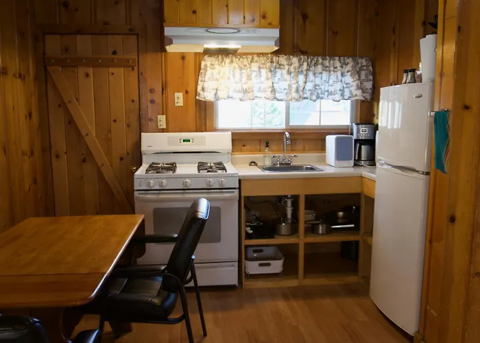 Tamarack Lodge Motel